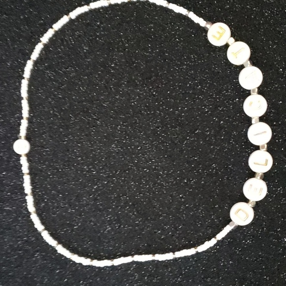 Taylor Swift Delicate Elastic Beaded Necklace Handmade - Picture 4 of 5